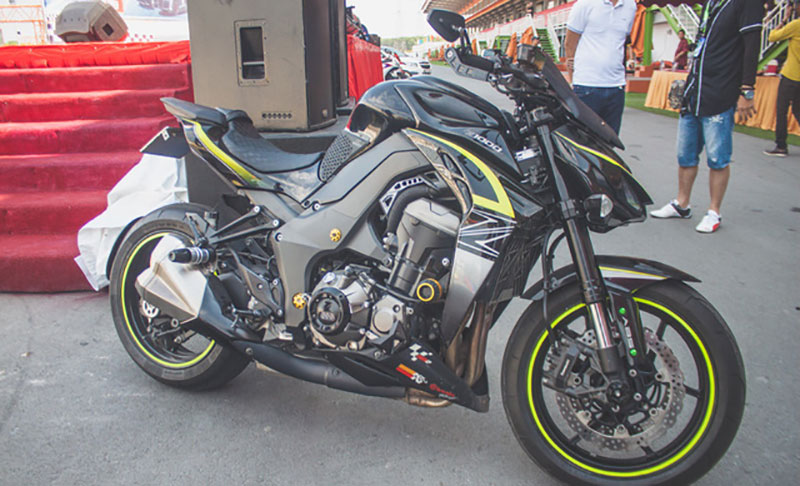 Đón năm mới, hàng loạt siêu xe, xe độ quần tụ tại trường đua Đại Nam